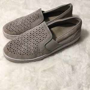 Vionic Suede Shoes Size 6.5 Gray